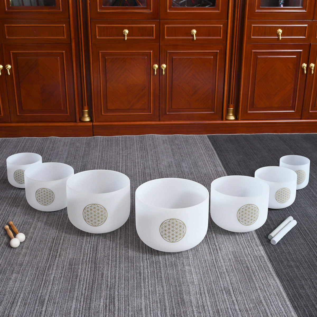 Kristall-Klangschalen Set Lebensblume klar – 7 klar mattierte Schalen